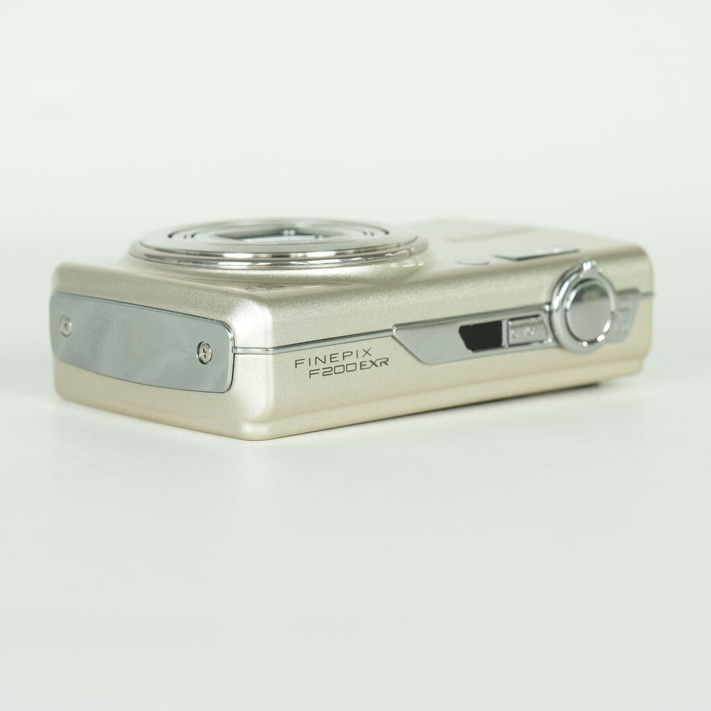FUJIFILM FinePix F200EXR　シルバー