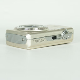 FUJIFILM FinePix F200EXR　シルバー