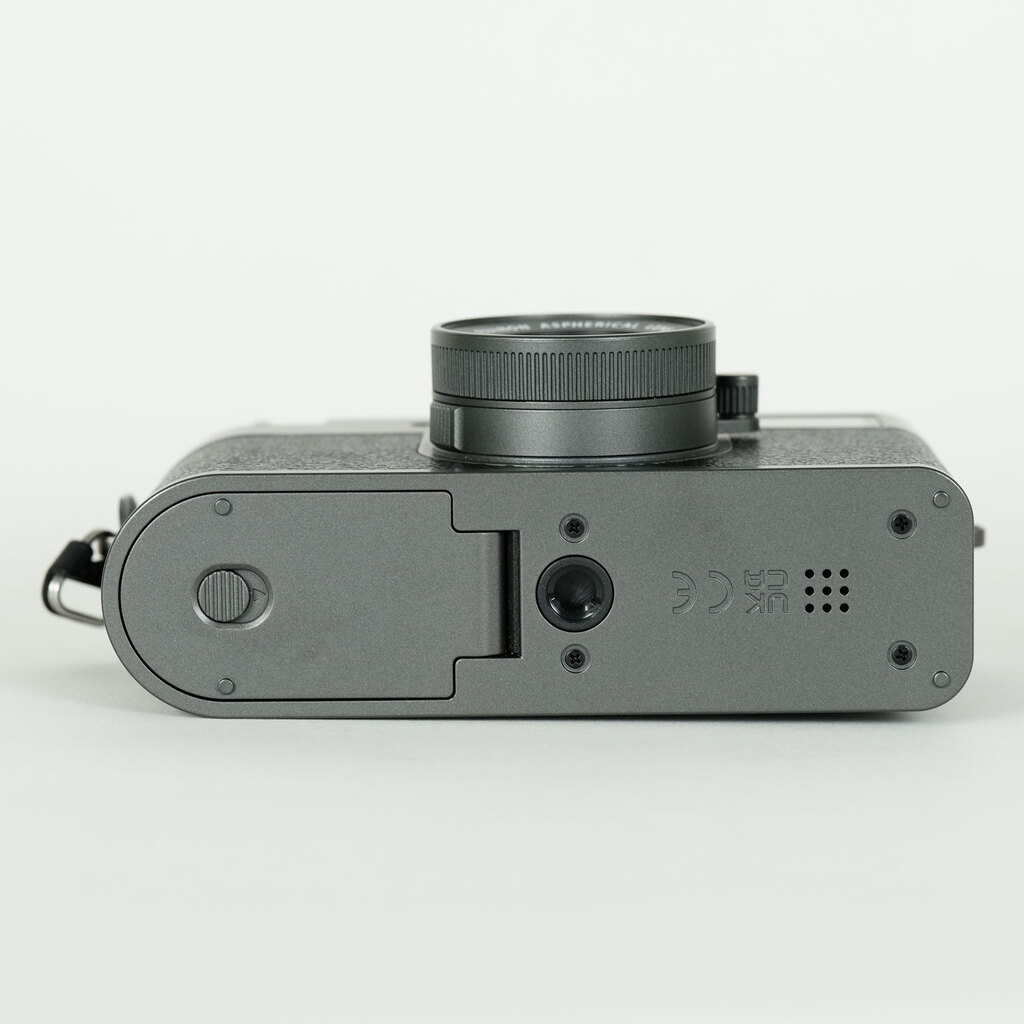 FUJIFILM X half X-HF1