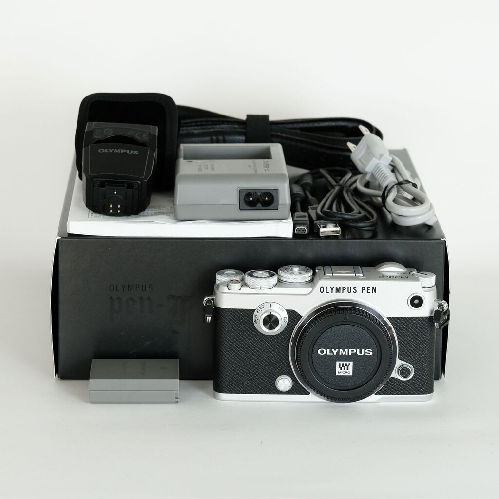 OLYMPUS PEN-F