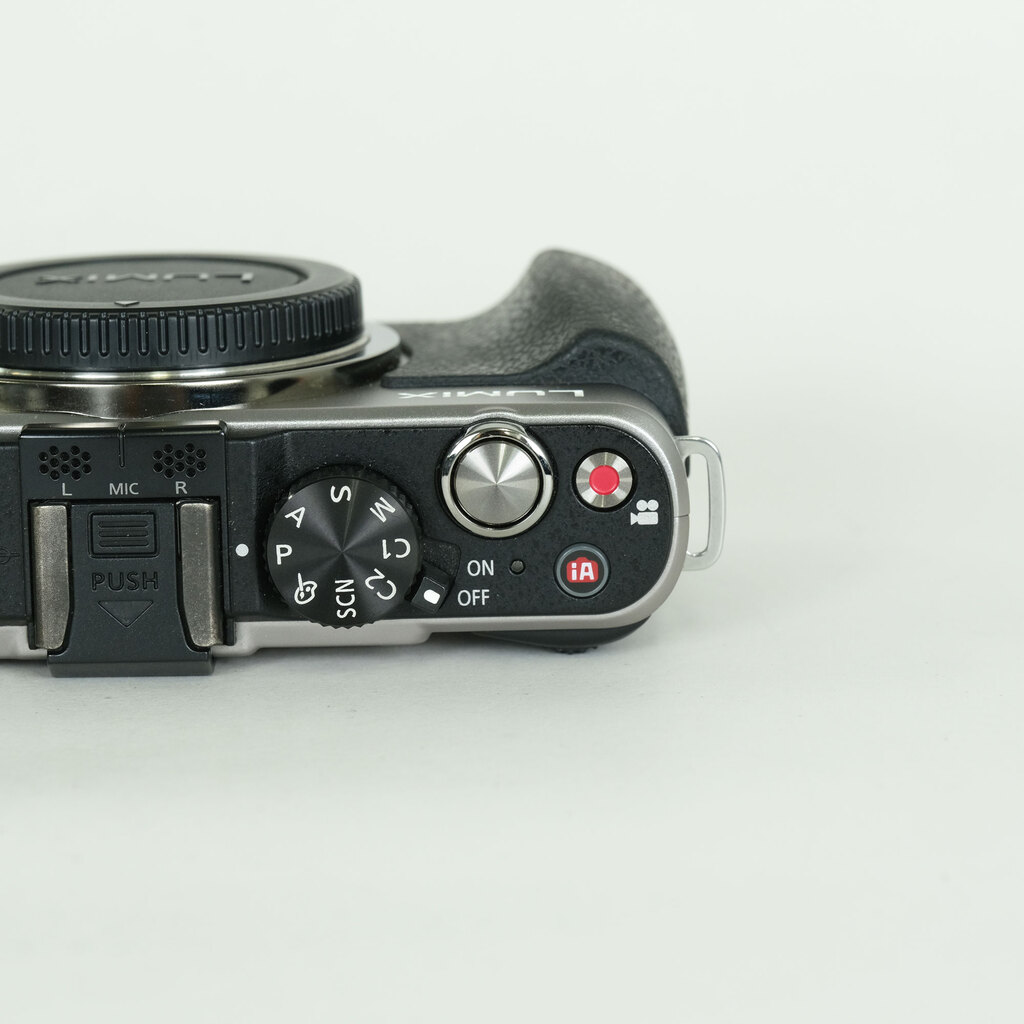 Panasonic LUMIX DMC-GX1-S ボディ ブレードシルバー