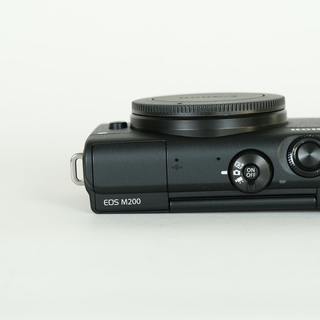 Canon EOS M200
