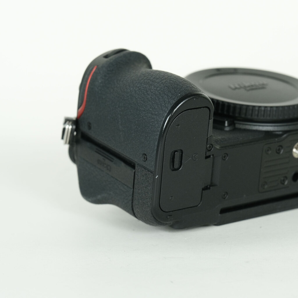 Nikon Z5IIの出品 | ONE SCENE（ワンシーン）