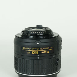 Nikon AF-S DX NIKKOR 18-55mm f3.5-5.6G VR II Nikon AF-S DX NIKKOR 18-55mm f3.5-5.6G VR II
