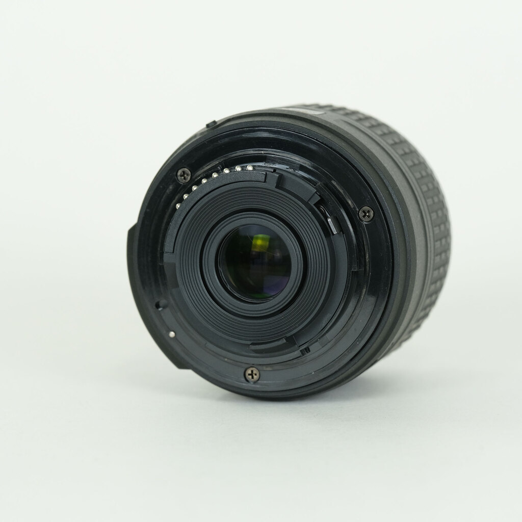 Nikon AF-S DX NIKKOR 18-55mm f3.5-5.6G VR II Nikon AF-S DX NIKKOR 18-55mm f3.5-5.6G VR II