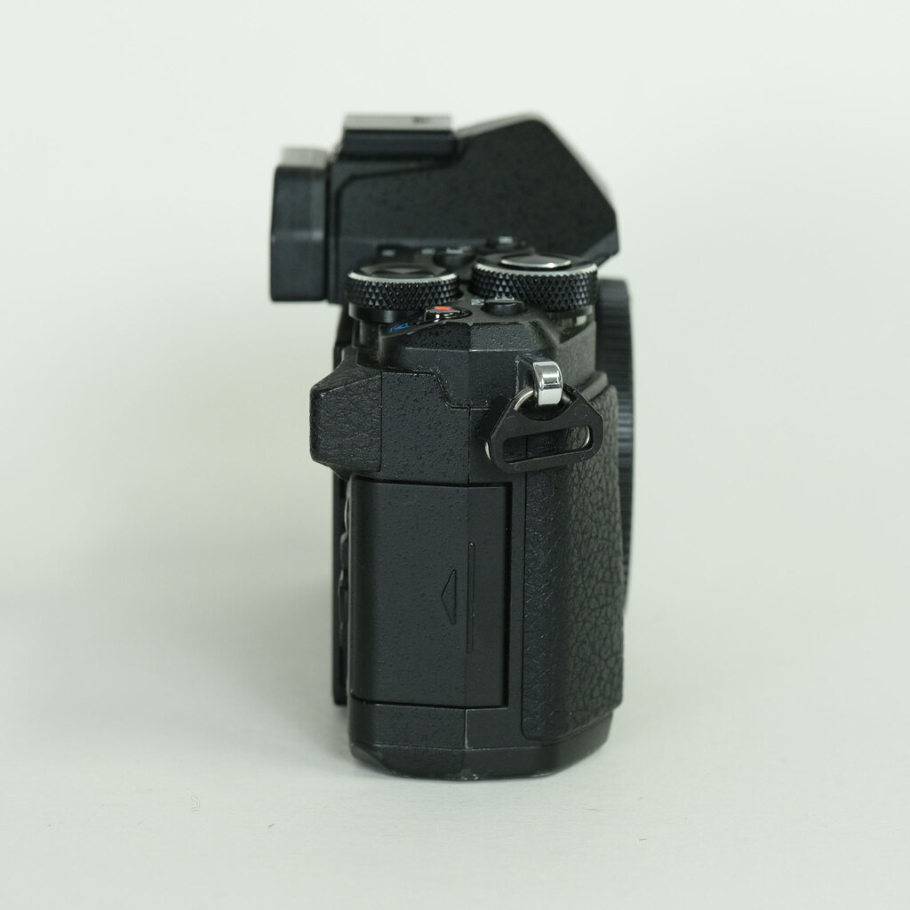 OLYMPUS OM-D E-M5 Mark II