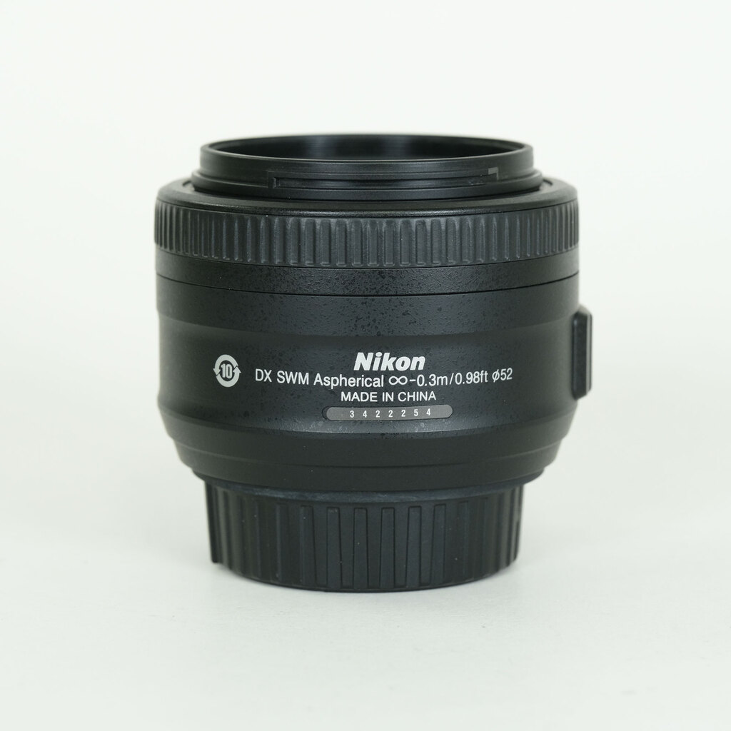 Nikon AF-S DX NIKKOR 35mm f/1.8G Nikon AF-S DX NIKKOR 35mm f/1.8G