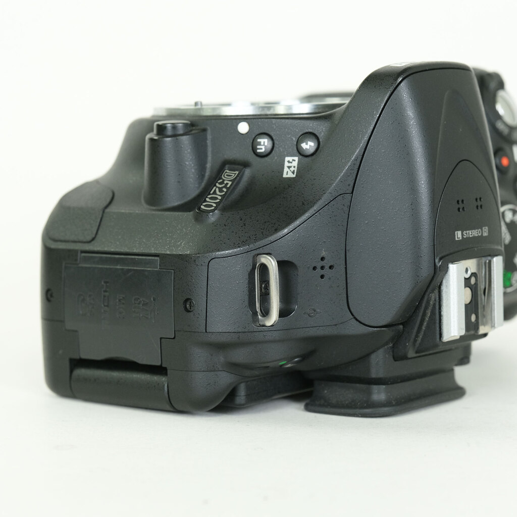 Nikon D5200 ボディ ブラックの出品 | ONE SCENE（ワンシーン）