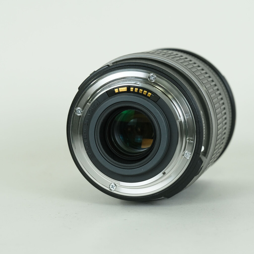 Canon EF-S18-200mm F3.5-5.6 IS Canon EF-S18-200mm F3.5-5.6 IS