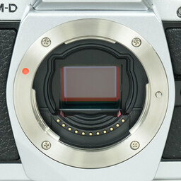 OLYMPUS OM-D E-M5 ボディ シルバー OLYMPUS OM-D E-M5 ボディ シルバー
