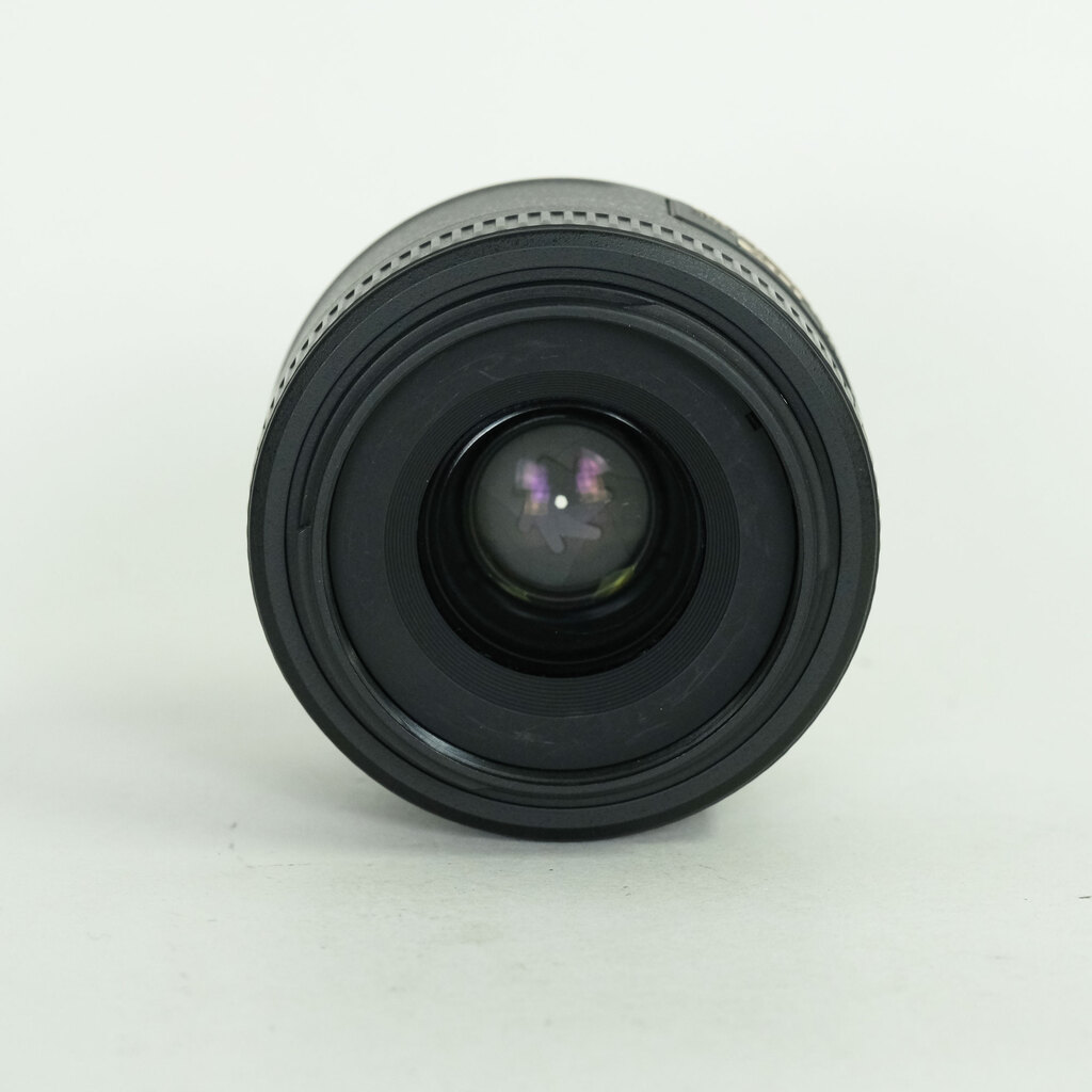 Nikon AF-S DX NIKKOR 35mm f/1.8G Nikon AF-S DX NIKKOR 35mm f/1.8G