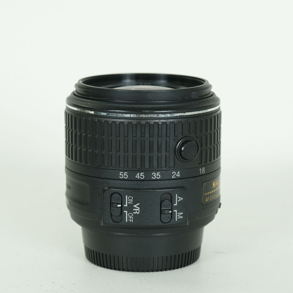 Nikon AF-S DX NIKKOR 18-55mm f3.5-5.6G VR II Nikon AF-S DX NIKKOR 18-55mm f3.5-5.6G VR II