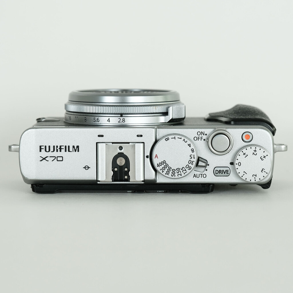 FUJIFILM X70 シルバー