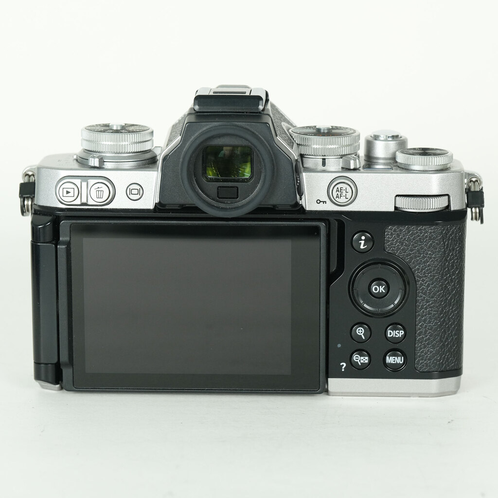 Nikon Z fc [�{�f�B �V���o�[]