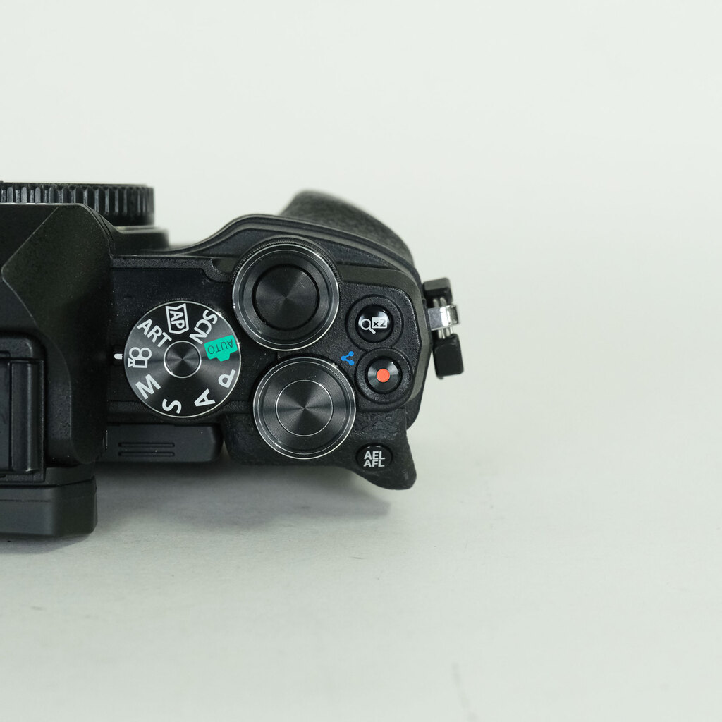 OLYMPUS OM-D E-M10 Mark IV