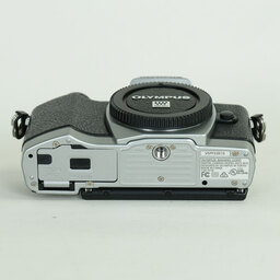 OLYMPUS OM-D E-M10 ボディ シルバー