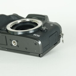 Canon EOS M5