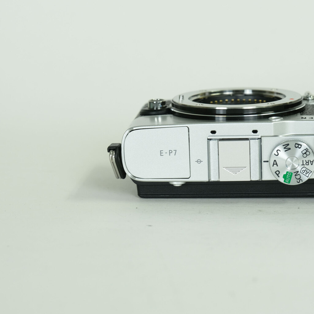 OLYMPUS PEN E-P7