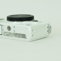 Panasonic LUMIX DMC-GF2-K ボディ ホワイト Panasonic LUMIX DMC-GF2-K ボディ ホワイト