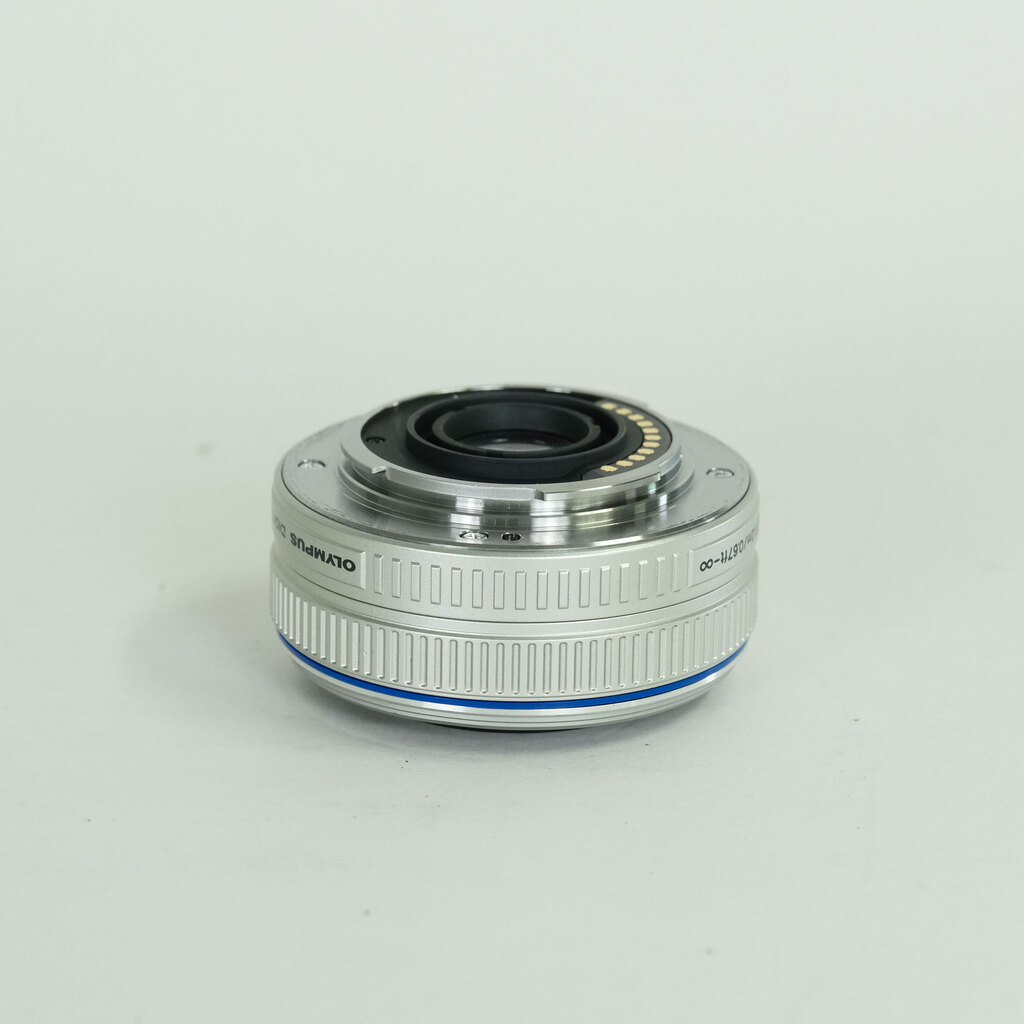 OLYMPUS M.ZUIKO DIGITAL 17mm F2.8 シルバー