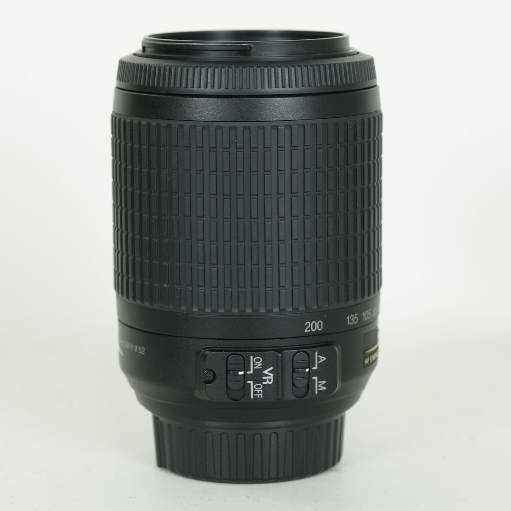 Nikon AF-S DX VR Zoom-Nikkor 55-200mm F4-5.6G IF-ED Nikon AF-S DX VR Zoom-Nikkor 55-200mm F4-5.6G IF-ED