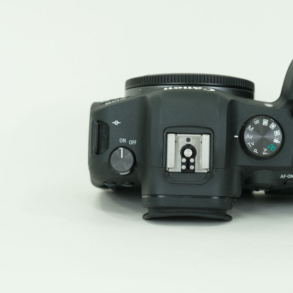 Canon EOS R6 Canon EOS R6