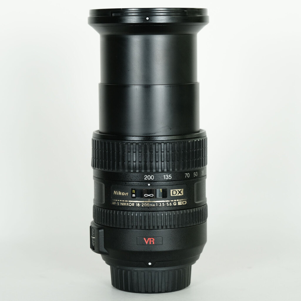 Nikon AF-S DX VR Zoom-Nikkor 18-200mm F3.5-5.6G IF-ED