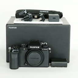 FUJIFILM X-S20
