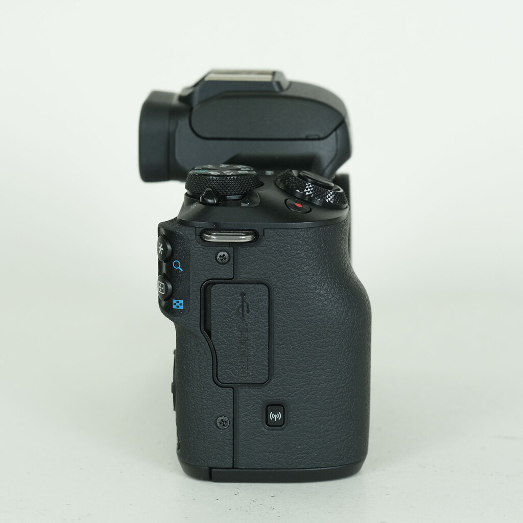 Canon EOS Kiss M2