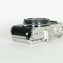 OLYMPUS PEN E-PL8