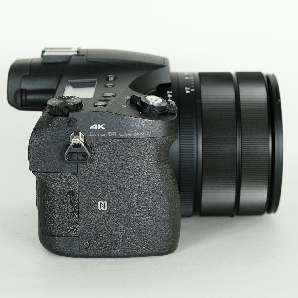 SONY Cyber-shot DSC-RX10M4