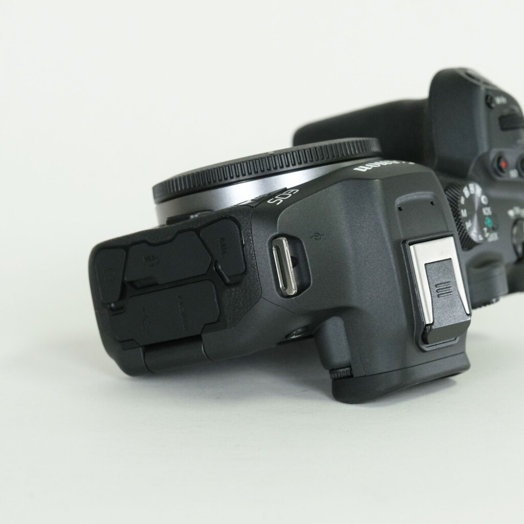 Canon EOS R7 Canon EOS R7