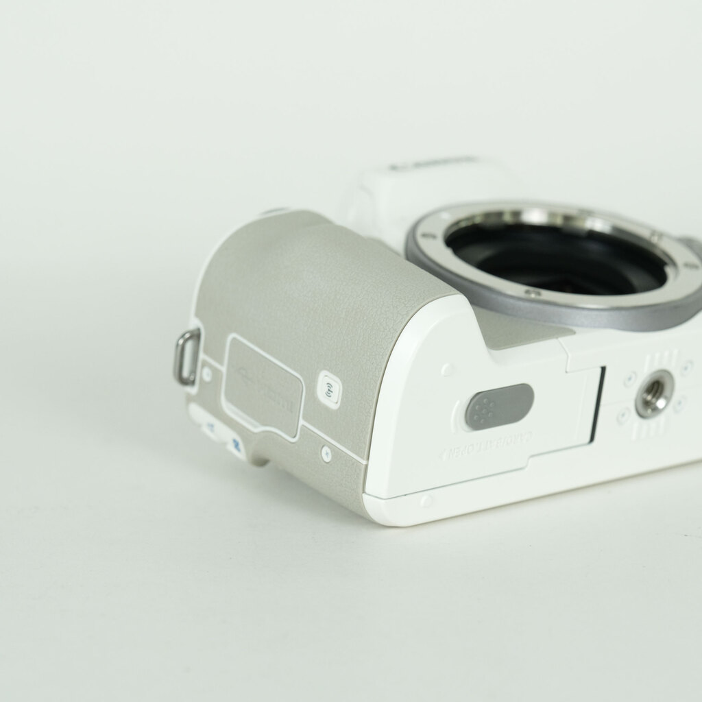 Canon EOS Kiss M2