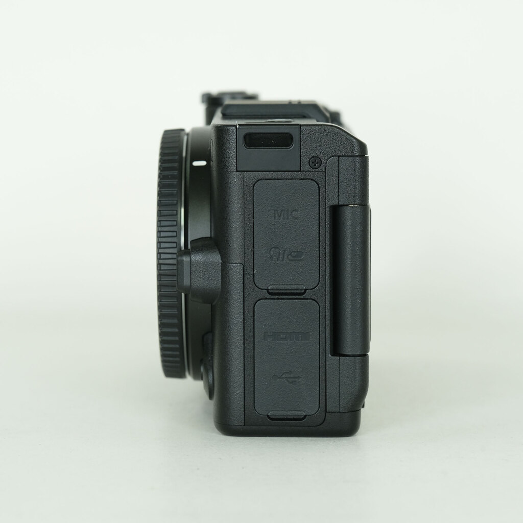 Nikon ZR [�{�f�B]