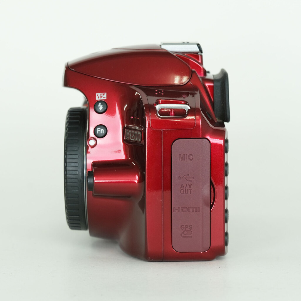 Nikon D3200ボディ レッド