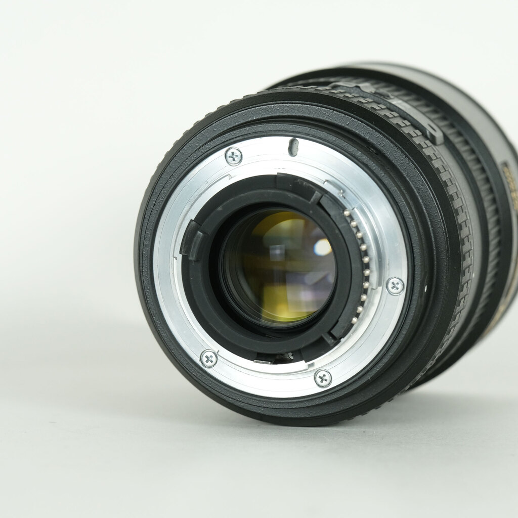 Nikon AF-S DX Zoom-Nikkor 17-55mm f/2.8G IF-ED Nikon AF-S DX Zoom-Nikkor 17-55mm f/2.8G IF-ED