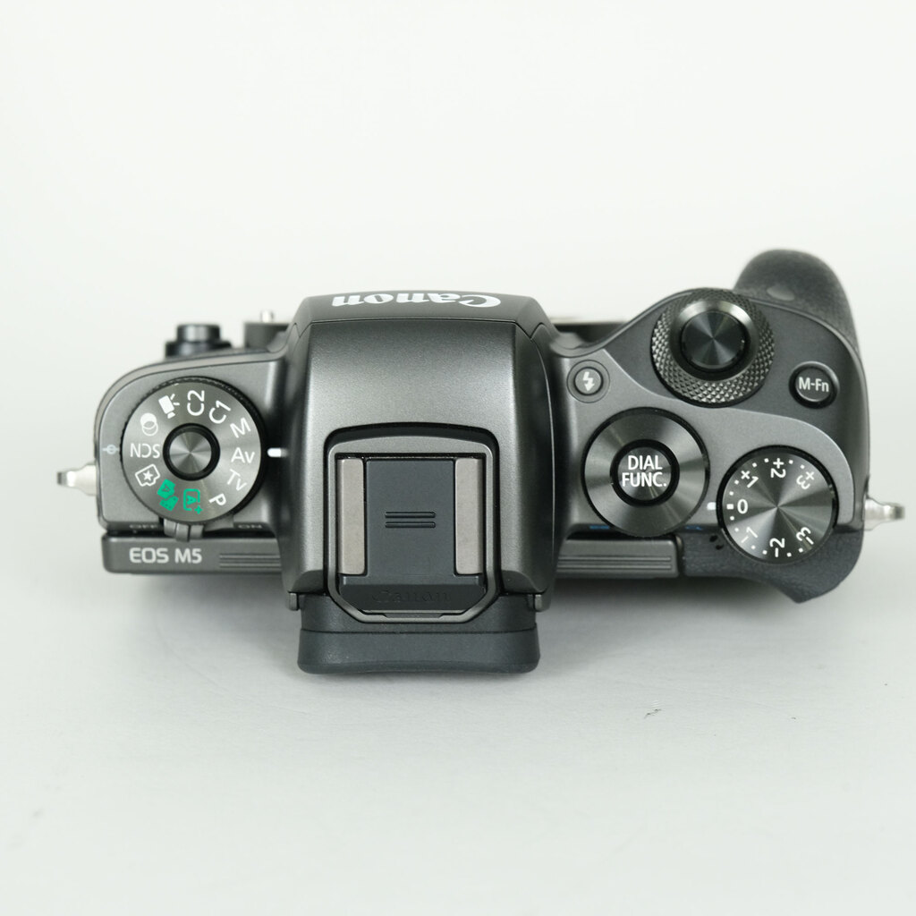 Canon EOS M5