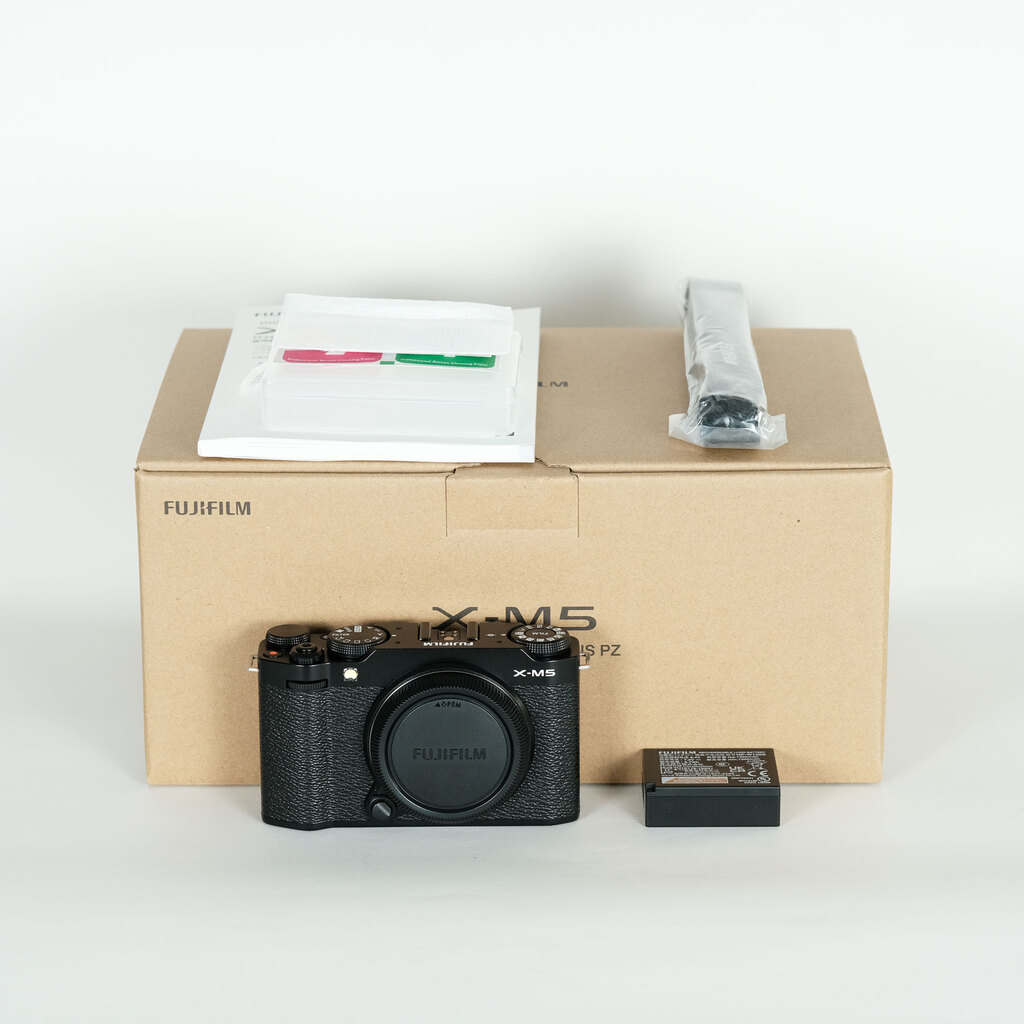 FUJIFILM X-M5
