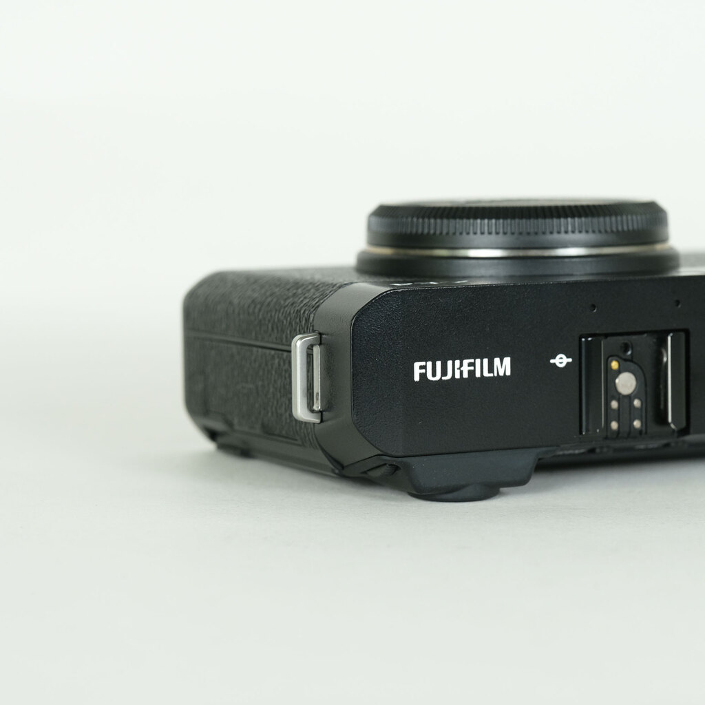 FUJIFILM X-E4