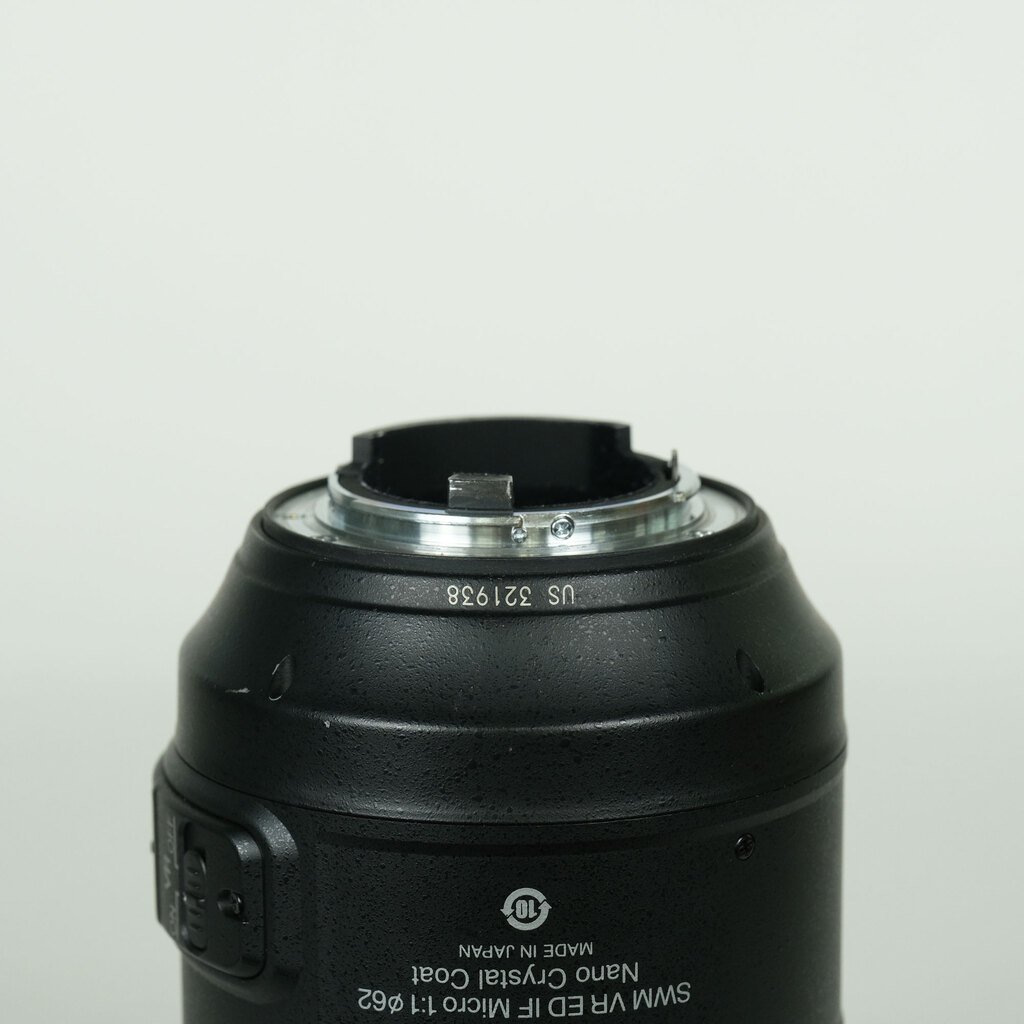 Nikon AF-S VR Micro-Nikkor 105mm f/2.8G IF-ED Nikon AF-S VR Micro-Nikkor 105mm f/2.8G IF-ED