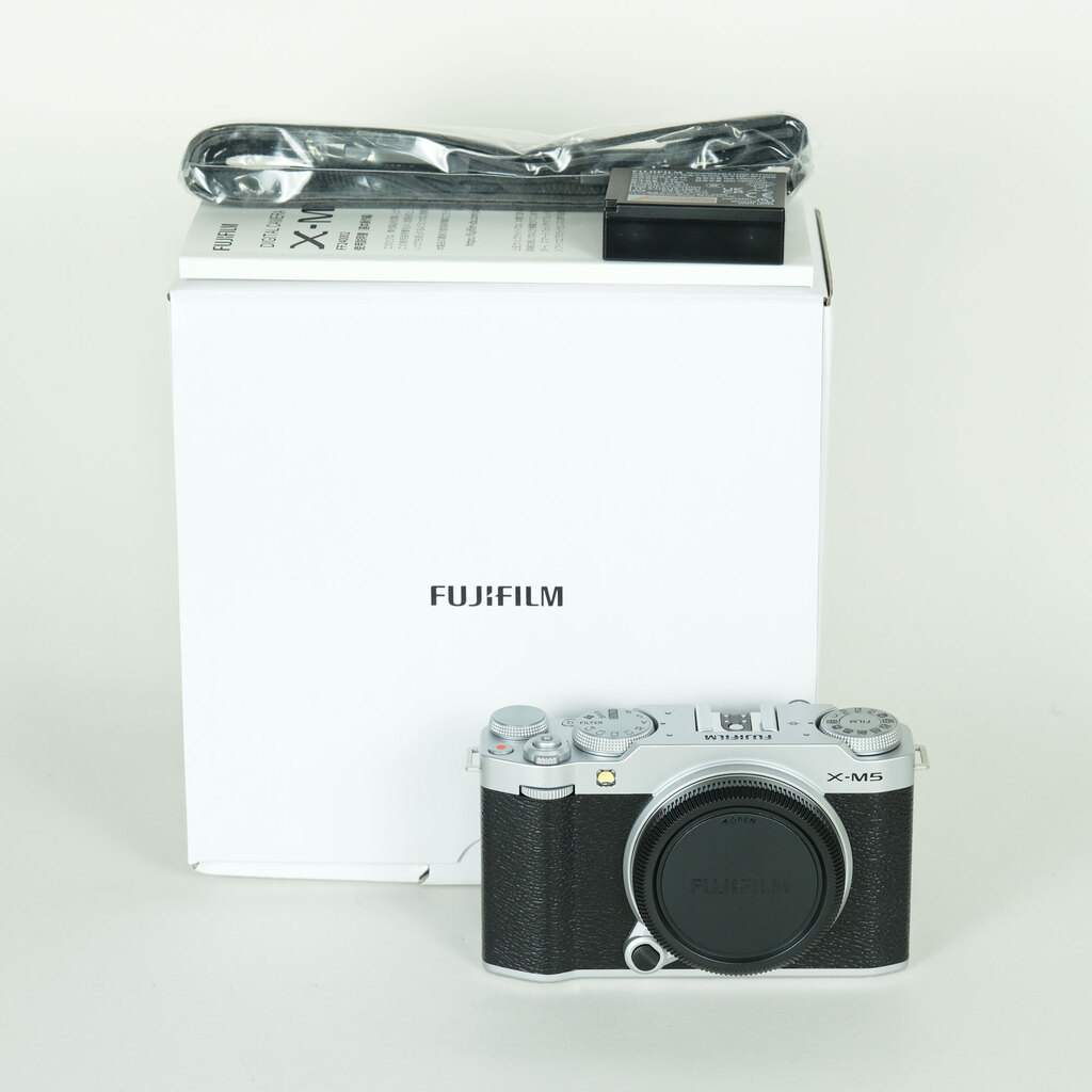 FUJIFILM X-M5 FUJIFILM X-M5