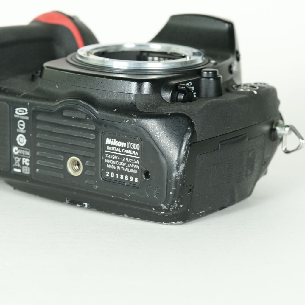 Nikon D300 ボディの出品 | ONE SCENE（ワンシーン）