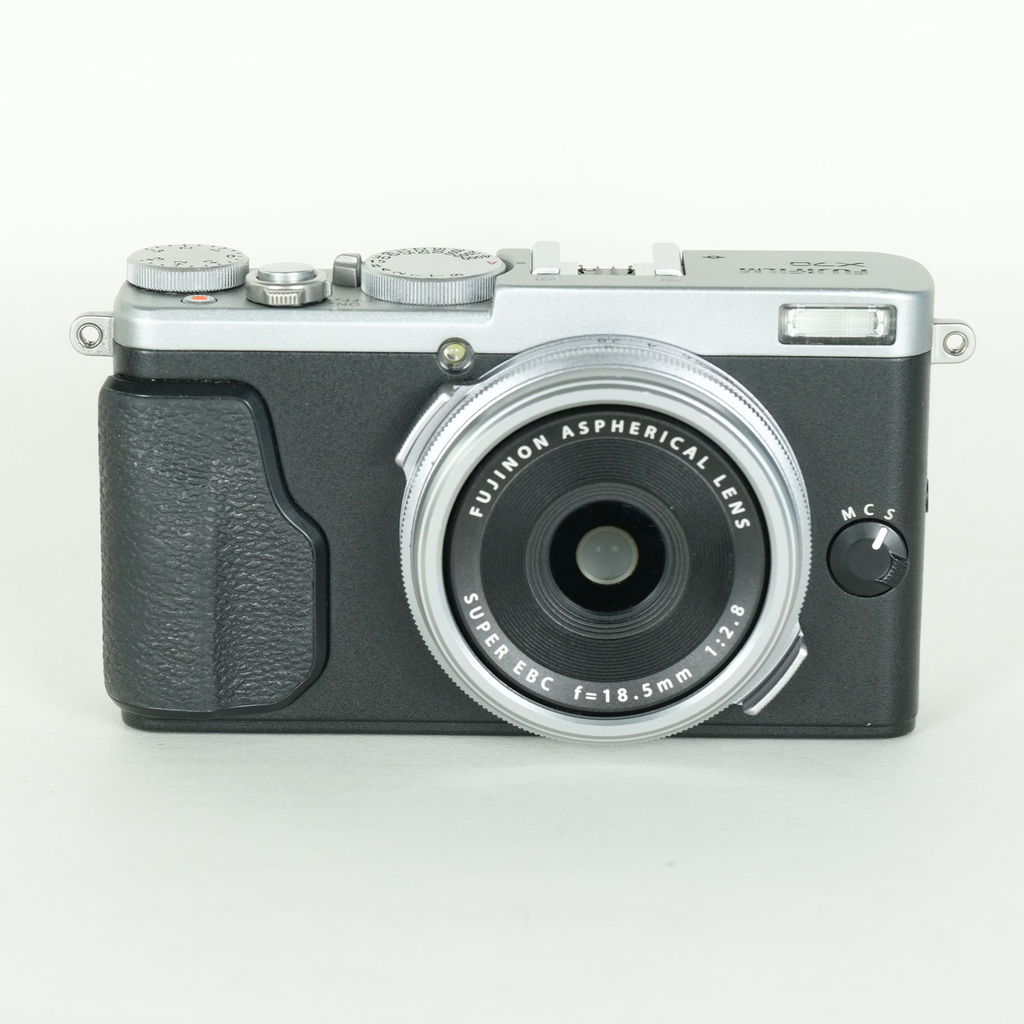 FUJIFILM X70 シルバーの出品 | ONE SCENE（ワンシーン）