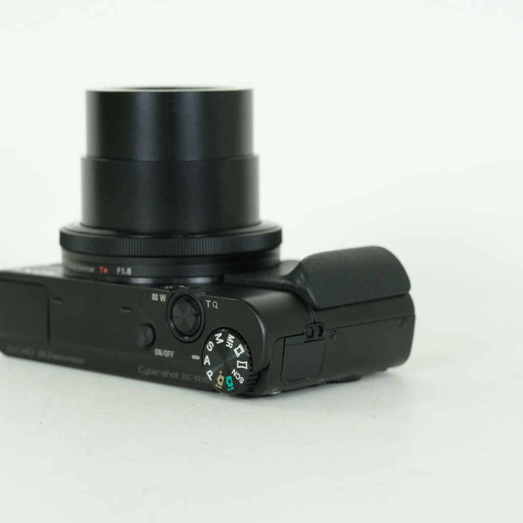 SONY Cyber-shot DSC-RX100の出品 | ONE SCENE（ワンシーン）