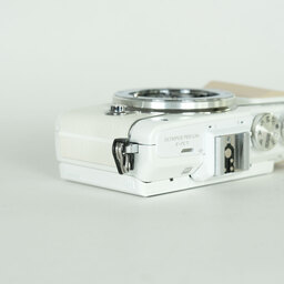 OLYMPUS PEN Lite E-PL7 ボディ ホワイト OLYMPUS PEN Lite E-PL7 ボディ ホワイト