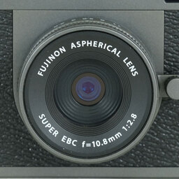 FUJIFILM X half X-HF1