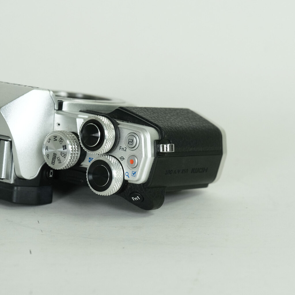 OLYMPUS OM-D E-M10 Mark II