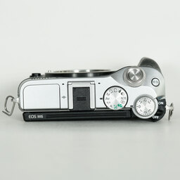 Canon EOS M6