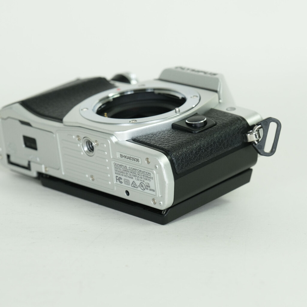 OLYMPUS OM-D E-M10 Mark II
