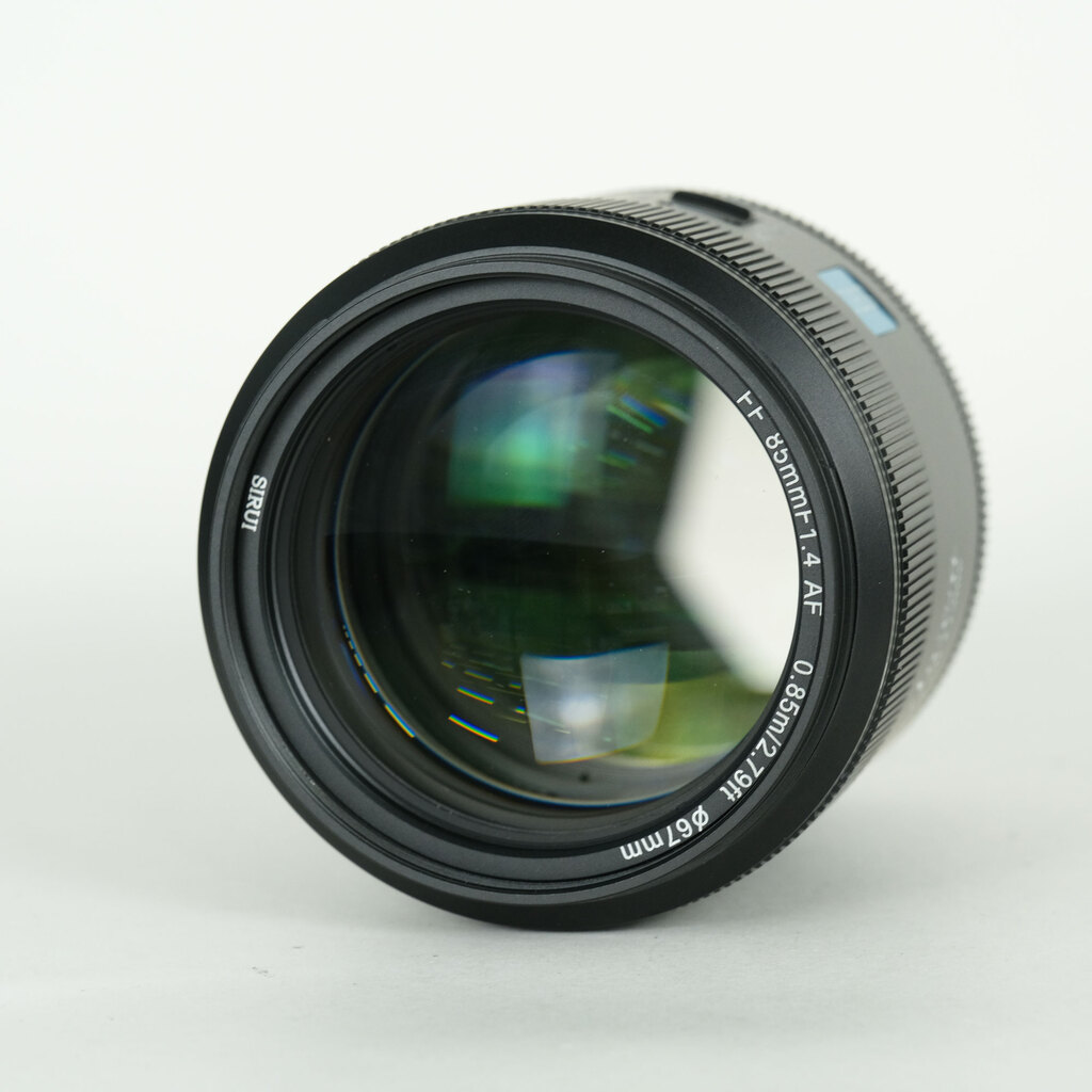 SIRUI AURORA 85mm F1.4 [ソニーE用]の出品 | ONE SCENE（ワンシーン）